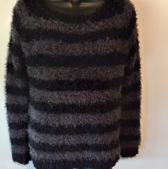 Sweater - Picture 2 of 4